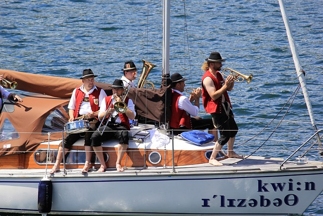 两个背靠背 两个背靠背